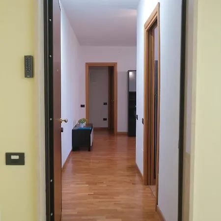 Bwr - Bilocale Con Terrazzo, Via Gonin 아파트